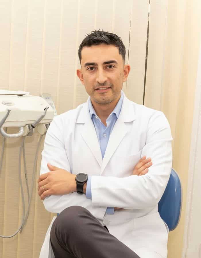 En BMG Odontología Integral Especializada | Dr. Benjamín Galván, ubicada en Buenos Aires, ofrecemos soluciones dentales integrales desde el 15 de mayo de 2012. Nuestros servicios incluyen Rehabilitación Oral, Implantes Dentales, Cirugía, Carillas Dentales, Estética Dental, Corona Dental de Cerámica Pura y Periodoncia. Nos destacamos por nuestra dedicación absoluta, atención personalizada y uso de materiales importados de primera calidad. Nuestra avanzada planificación digital asegura resultados precisos y duraderos, incluso en los casos más complejos. Si estás en Buenos Aires y buscas una clínica dental de confianza, contáctanos hoy mismo para agendar tu consulta y comienza tu camino hacia una sonrisa perfecta con Dr. Esp. Benjamín Galván.