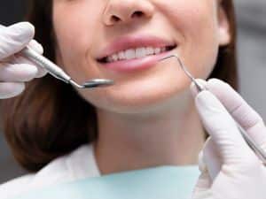 En BMG Odontología Integral Especializada | Dr. Benjamín Galván, ubicada en Buenos Aires, ofrecemos soluciones dentales integrales desde el 15 de mayo de 2012. Nuestros servicios incluyen Rehabilitación Oral, Implantes Dentales, Cirugía, Carillas Dentales, Estética Dental, Corona Dental de Cerámica Pura y Periodoncia. Nos destacamos por nuestra dedicación absoluta, atención personalizada y uso de materiales importados de primera calidad. Nuestra avanzada planificación digital asegura resultados precisos y duraderos, incluso en los casos más complejos. Si estás en Buenos Aires y buscas una clínica dental de confianza, contáctanos hoy mismo para agendar tu consulta y comienza tu camino hacia una sonrisa perfecta con Dr. Esp. Benjamín Galván.